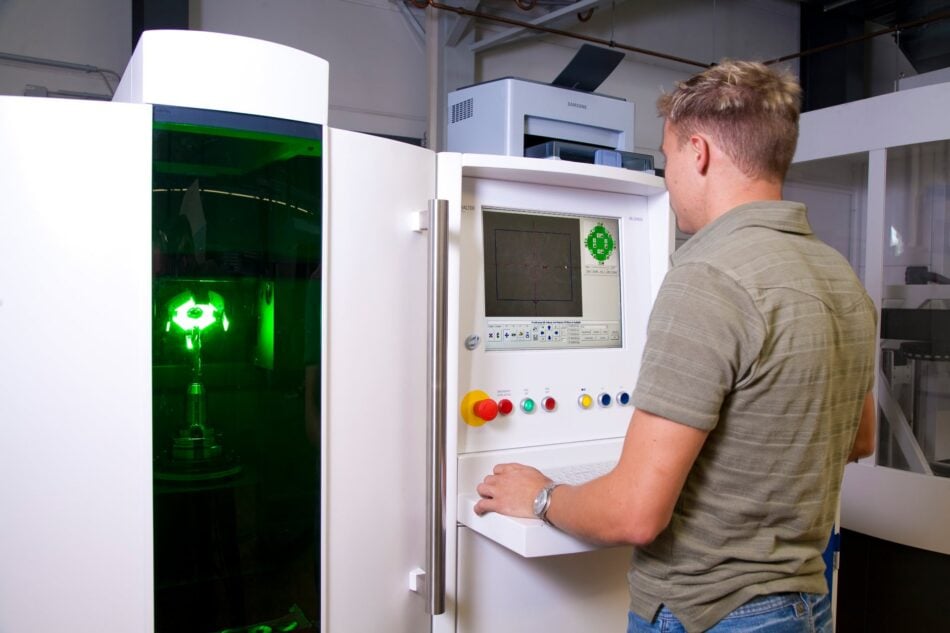 Werkzeugprüfung an optischer CNC-Messmaschine – Messprotokoll | Schlenker