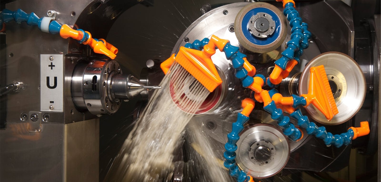 CNC-Werkzeugschleifmaschine mit Kühlmittelzufuhr und Schleifspindeln