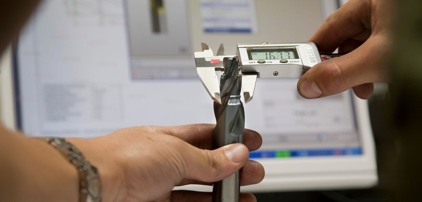 werkzeug beschichten,hartstoffbeschichtung werkzeug,pvd beschichtung werkzeuge,beschichtung zerspanungswerkzeuge,8 stunden beschichtung,triple schicht,quad schicht,entschichten,nachbeschichten,schichtdicke protokoll,reproduzierbare beschichtung